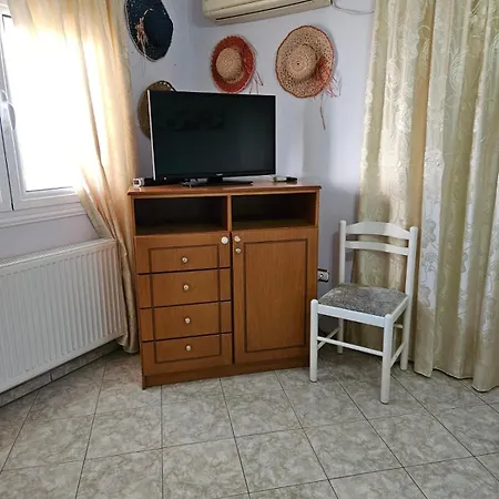 Spacious 2br With Balconies *