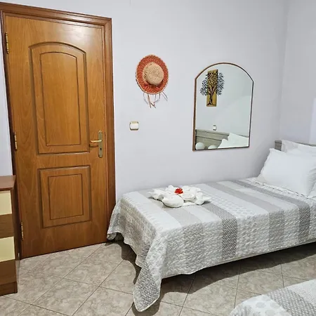 Spacious 2br With Balconies *
