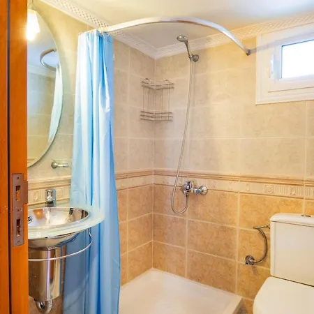 Spacious 2br With Balconies *