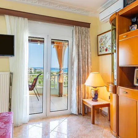 Spacious 2br With Balconies *