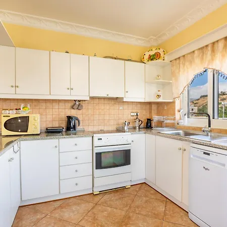 Spacious 2br With Balconies